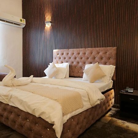 Hotel Kuber Rai Ngoại thất bức ảnh