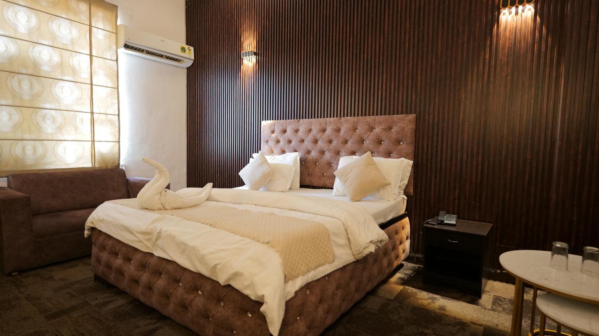 Hotel Kuber Rai Ngoại thất bức ảnh